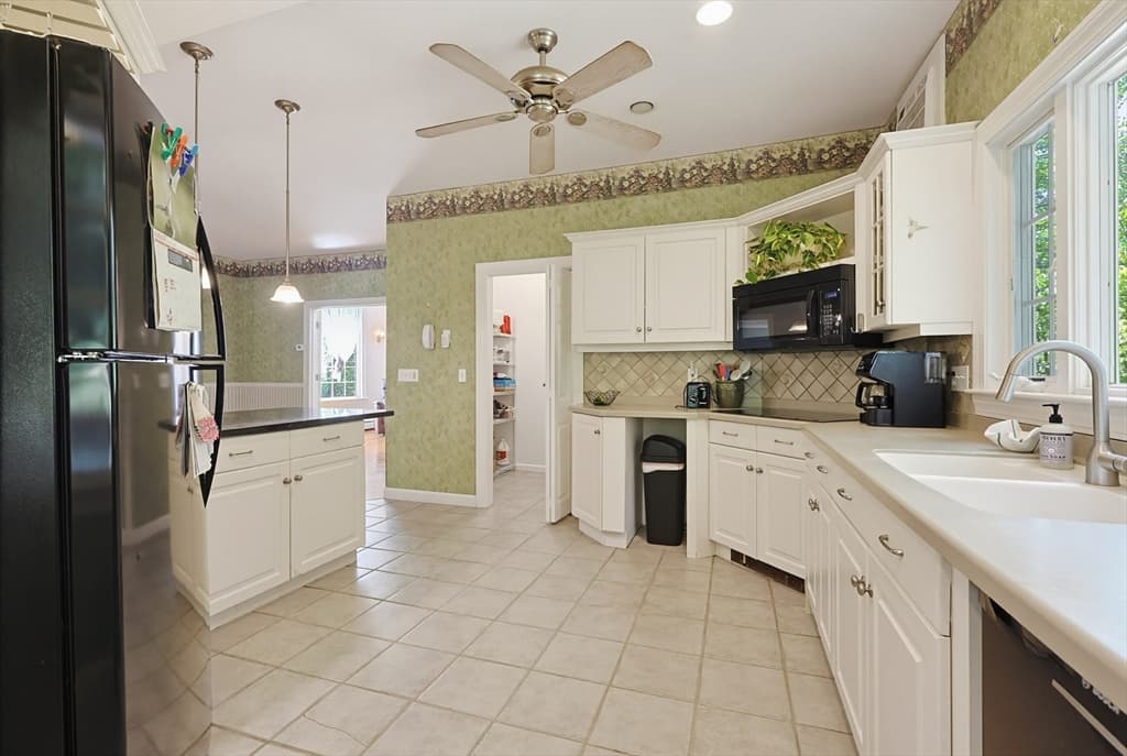 157 Taunton St, Wrentham MA 02093 photo 9