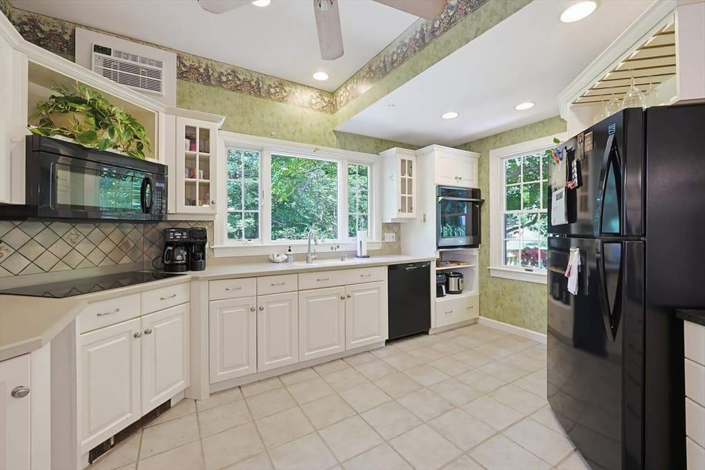157 Taunton St, Wrentham MA 02093 photo 10