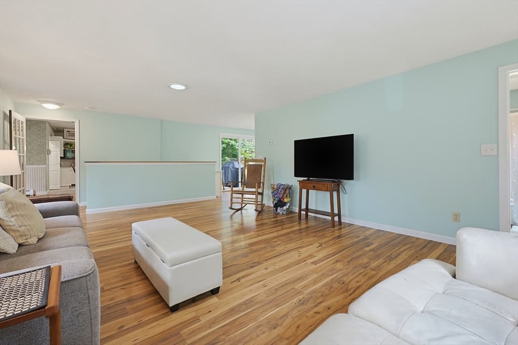 157 Taunton St, Wrentham MA 02093 photo 8