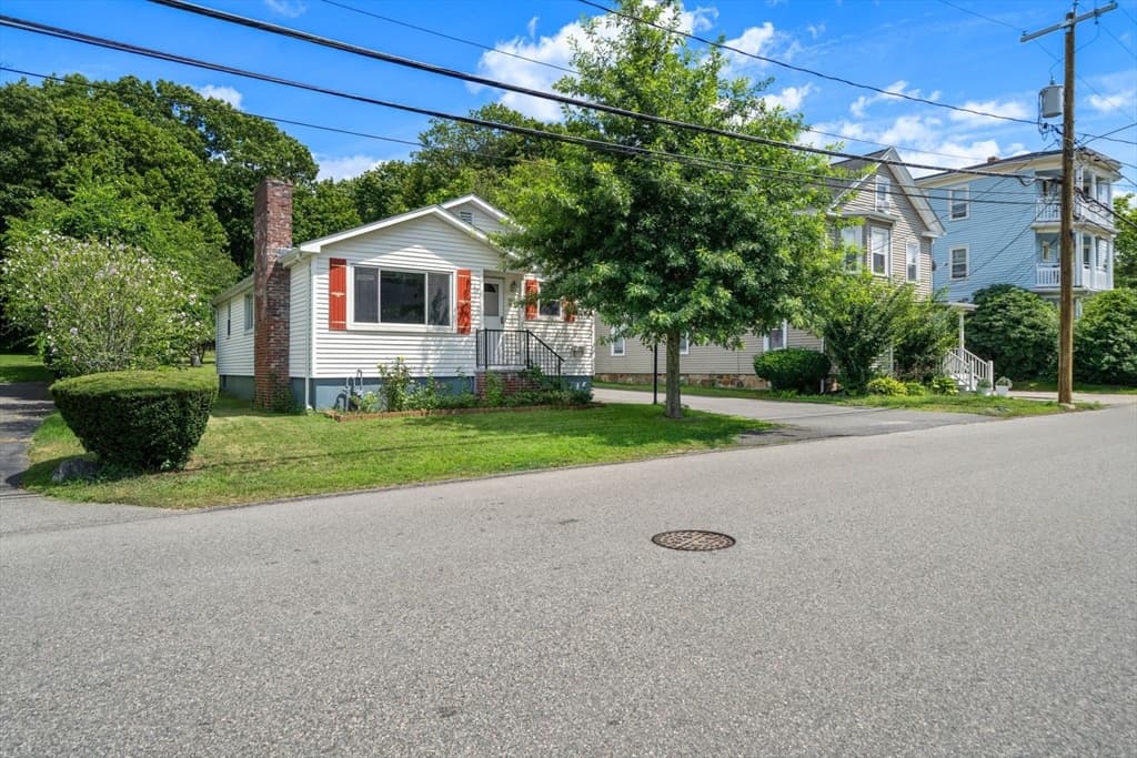 33 Cross St, Brockton MA 02301