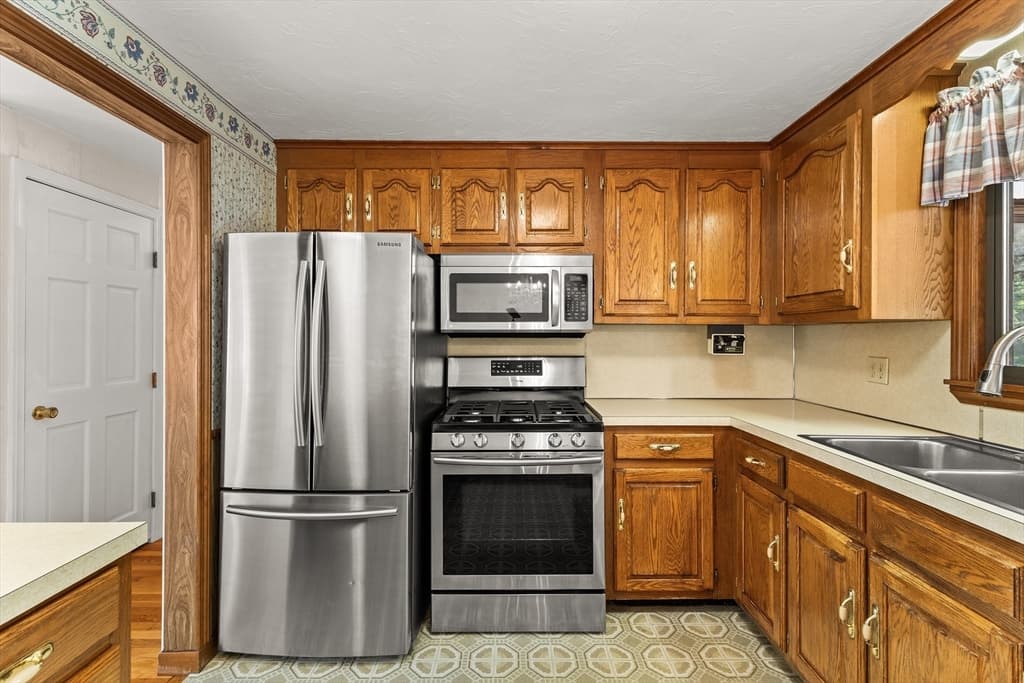 360 W Washington St, Hanson MA 02341 photo 13