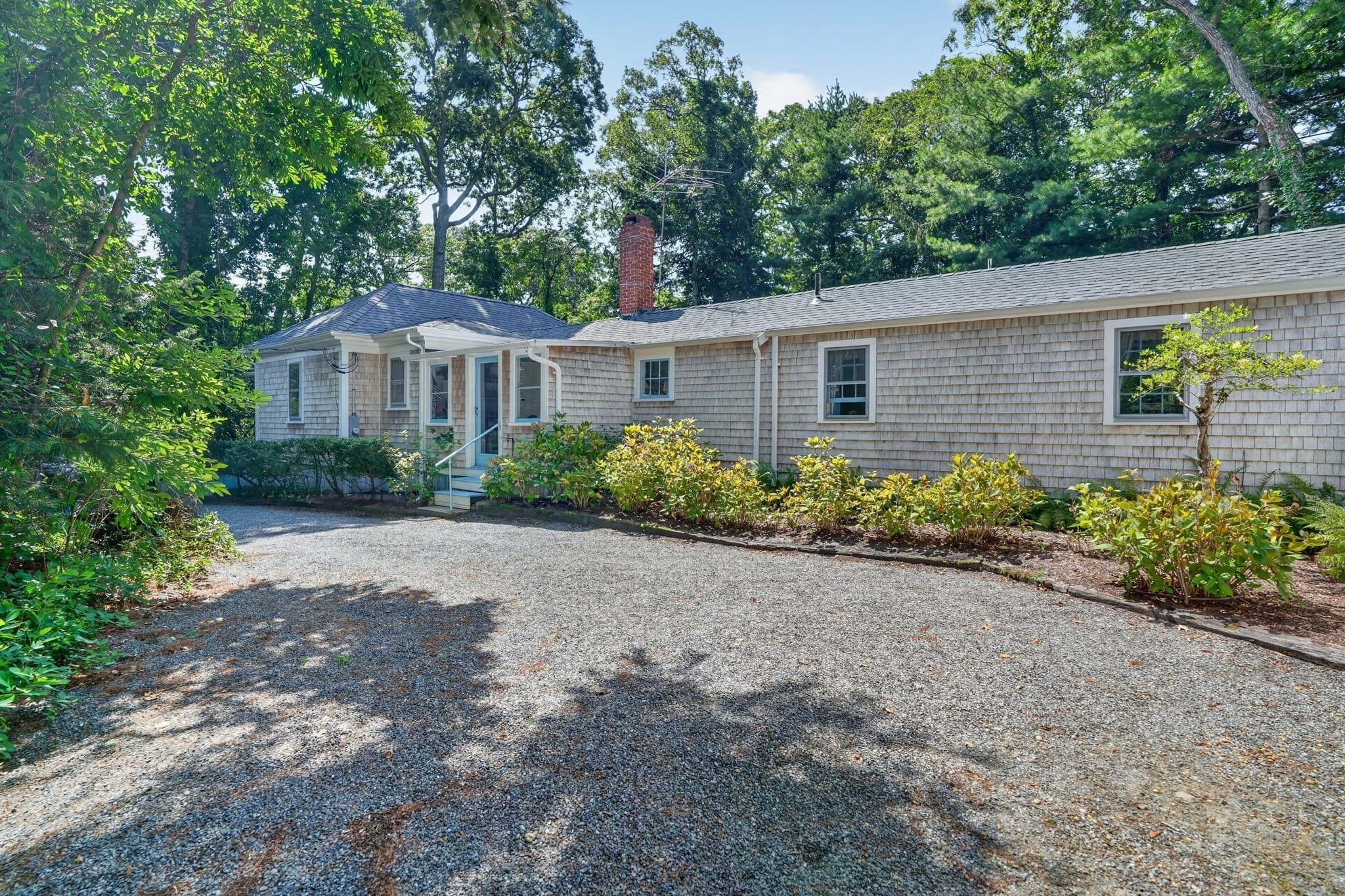Single Family Residence at 528 Main Street, Tisbury MA 02568, photo 2 of 31