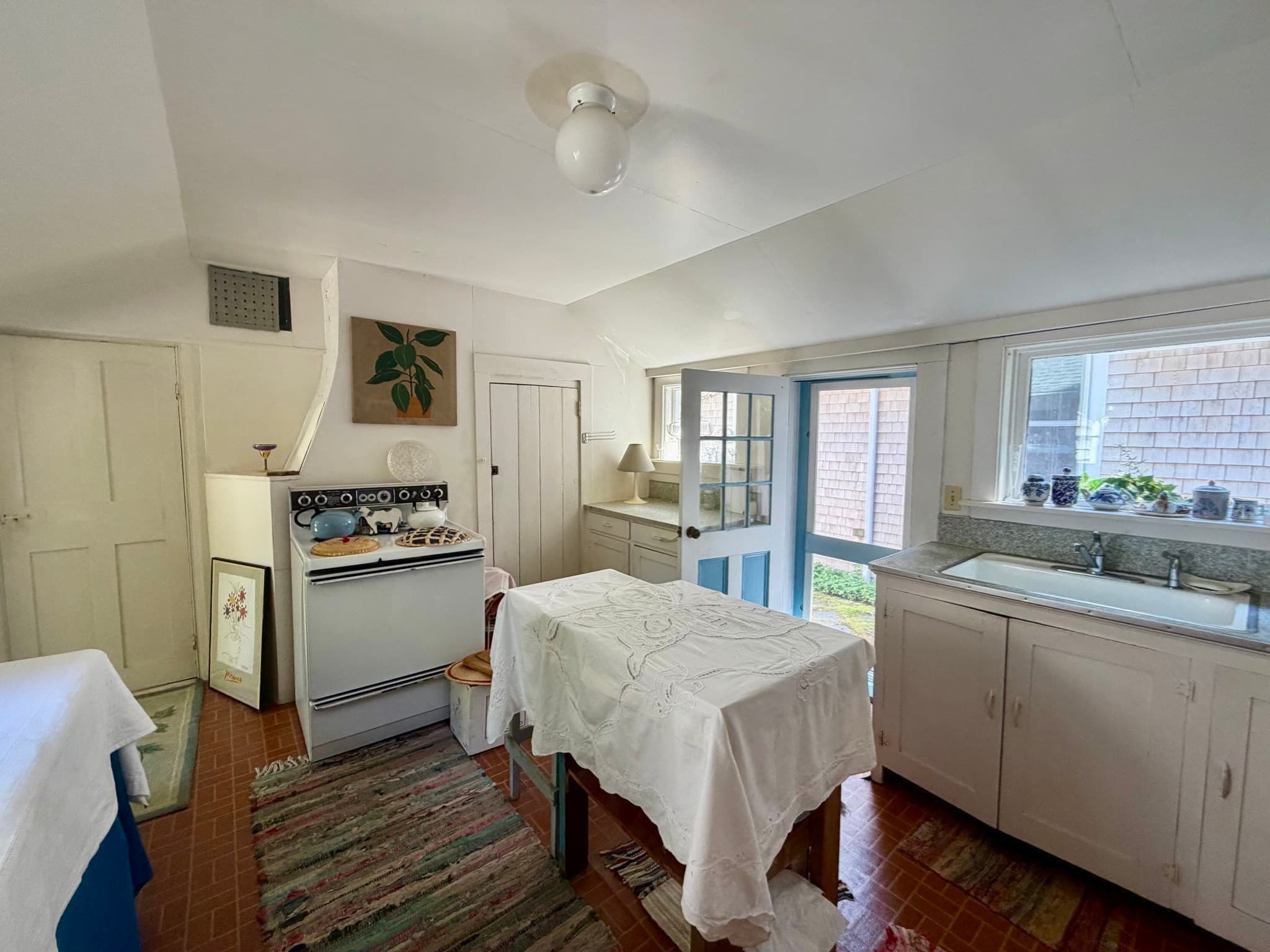 Single Family Residence at 528 Main Street, Tisbury MA 02568, photo 15 of 31