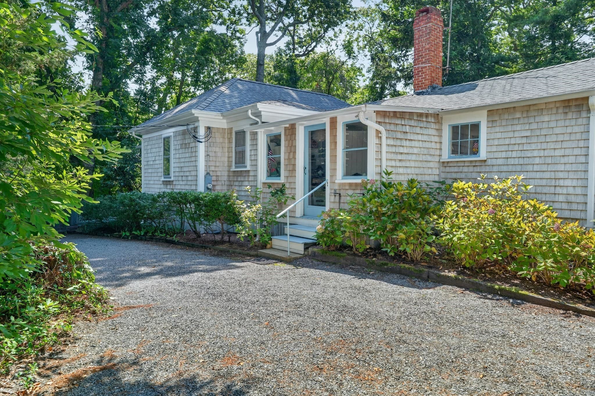 Single Family Residence at 528 Main Street, Tisbury MA 02568, photo 4 of 31