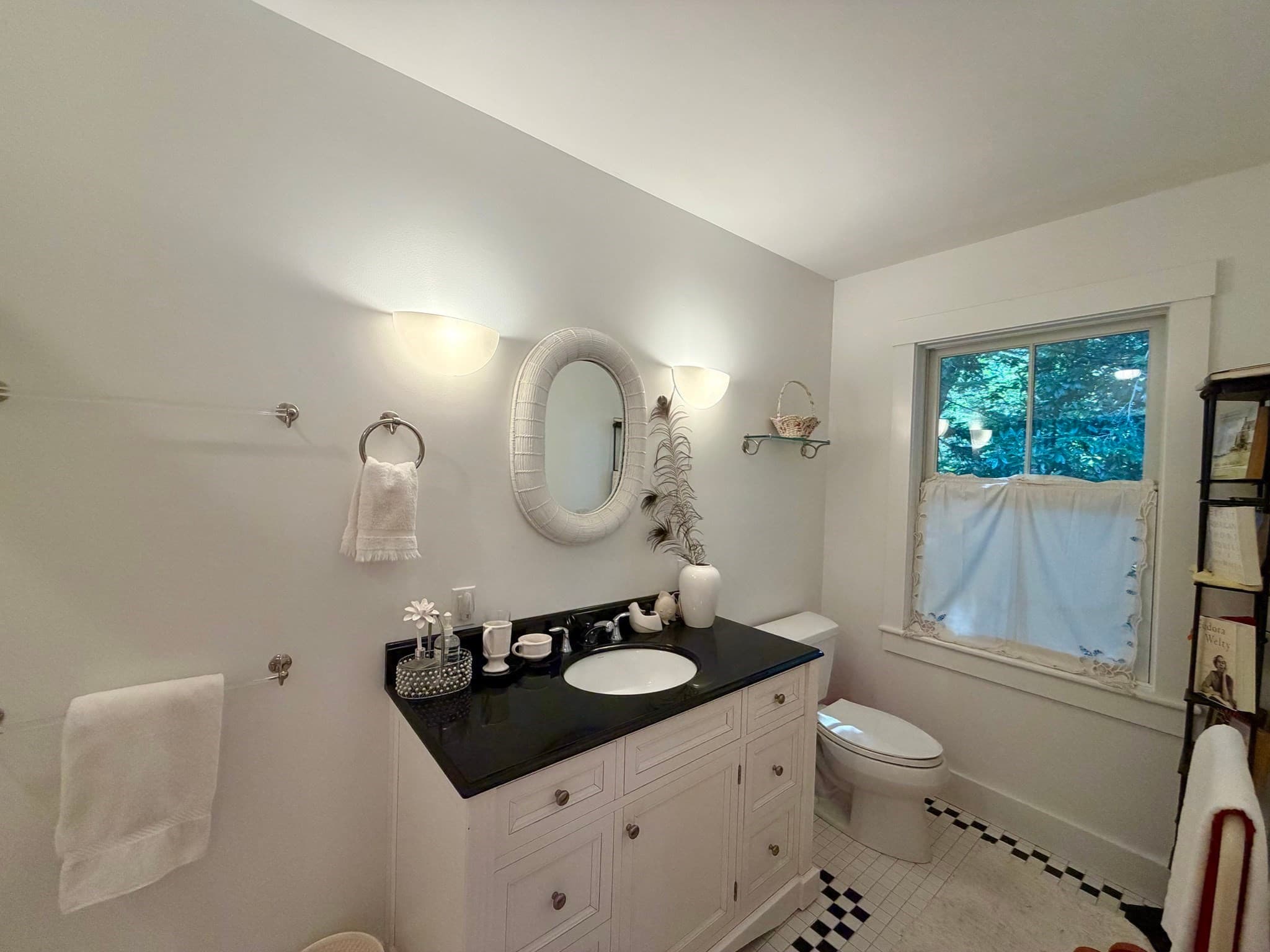 Single Family Residence at 528 Main Street, Tisbury MA 02568, photo 8 of 31