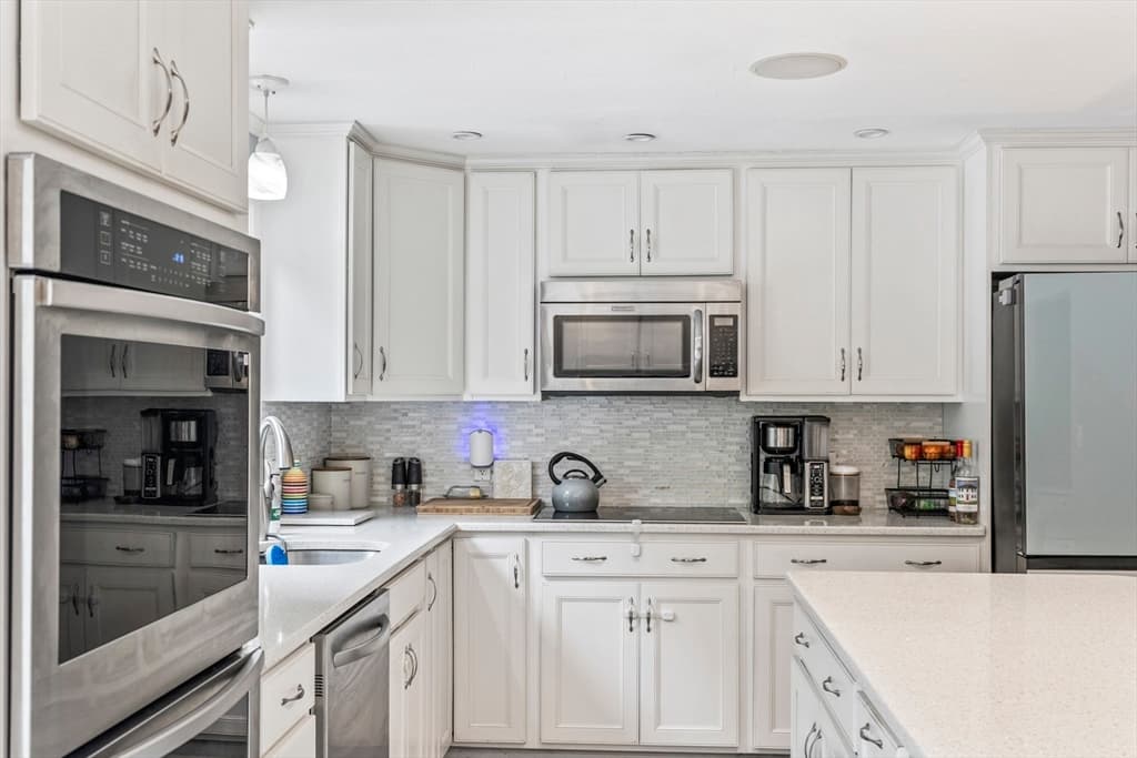 148 Rachel Dr, Taunton MA 02780 photo 2