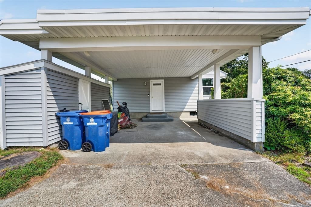 221 Rochambeau St, New Bedford MA 02745 photo 27