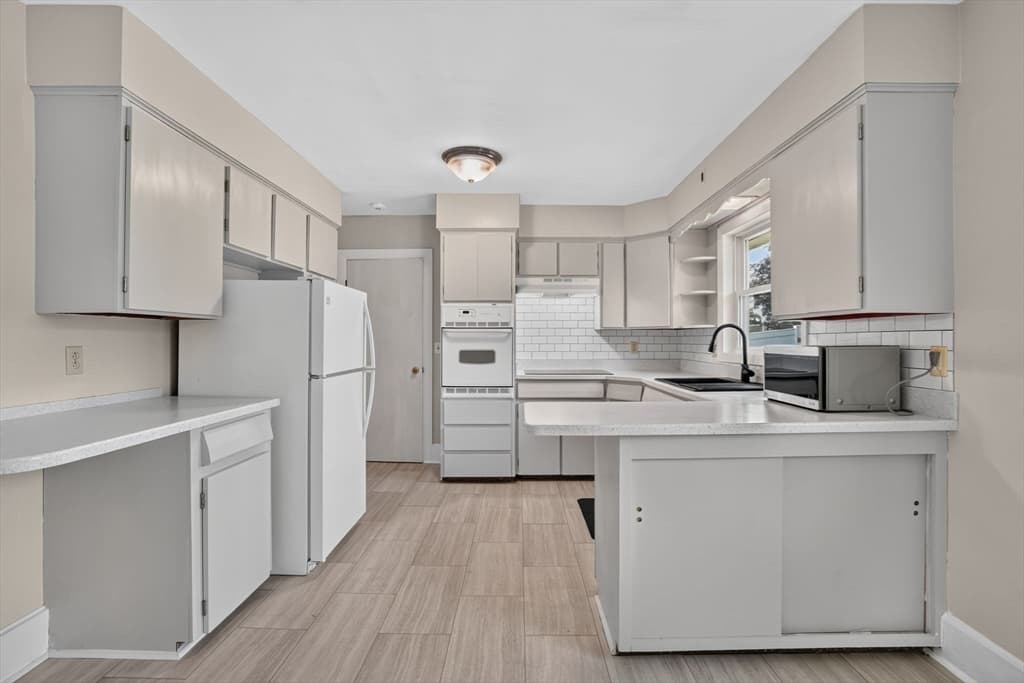 221 Rochambeau St, New Bedford MA 02745 photo 6