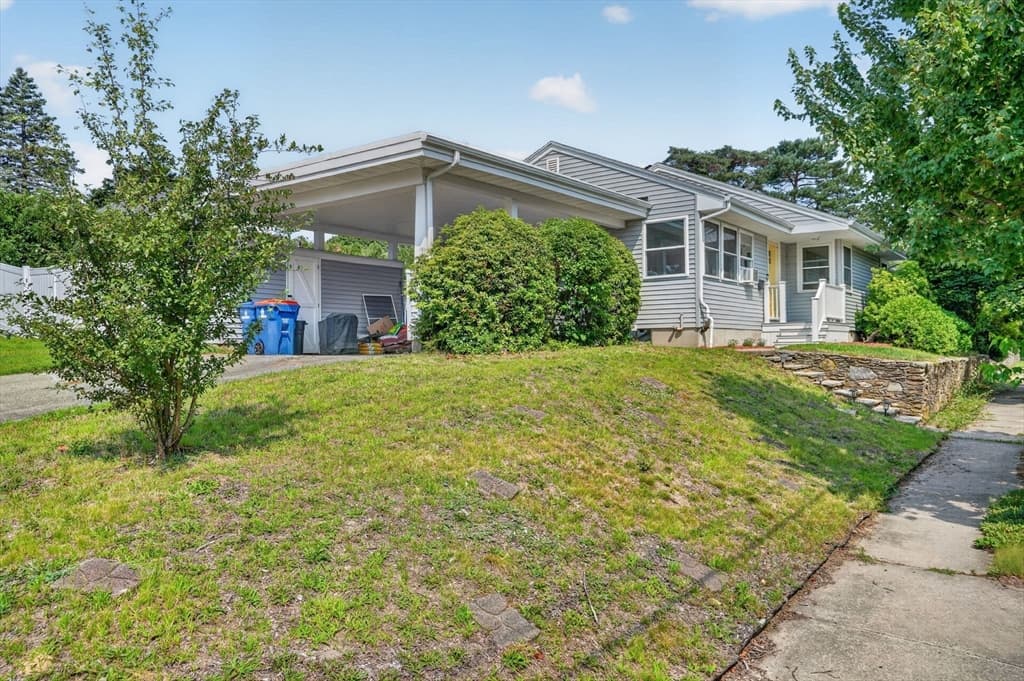 221 Rochambeau St, New Bedford MA 02745 photo 3