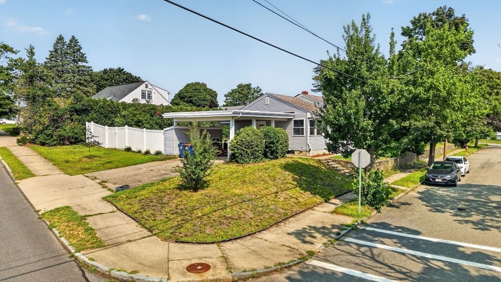 221 Rochambeau St, New Bedford MA 02745 photo 35