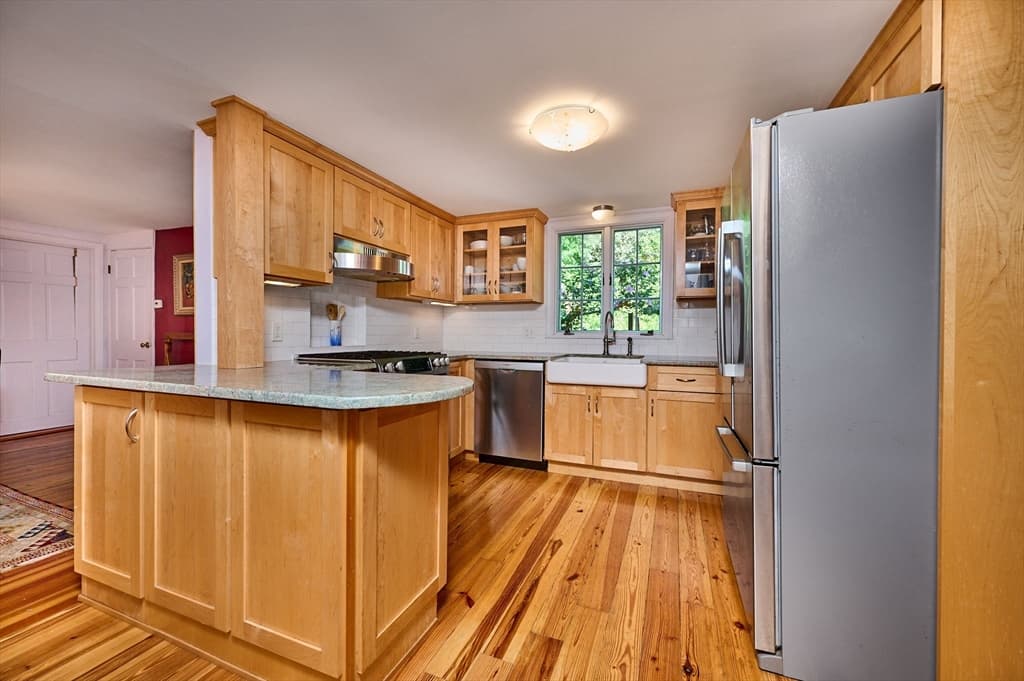 93 Arch St, Northampton MA 01053 photo 6