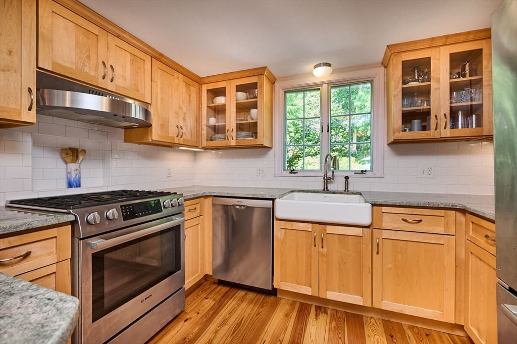 93 Arch St, Northampton MA 01053 photo 8