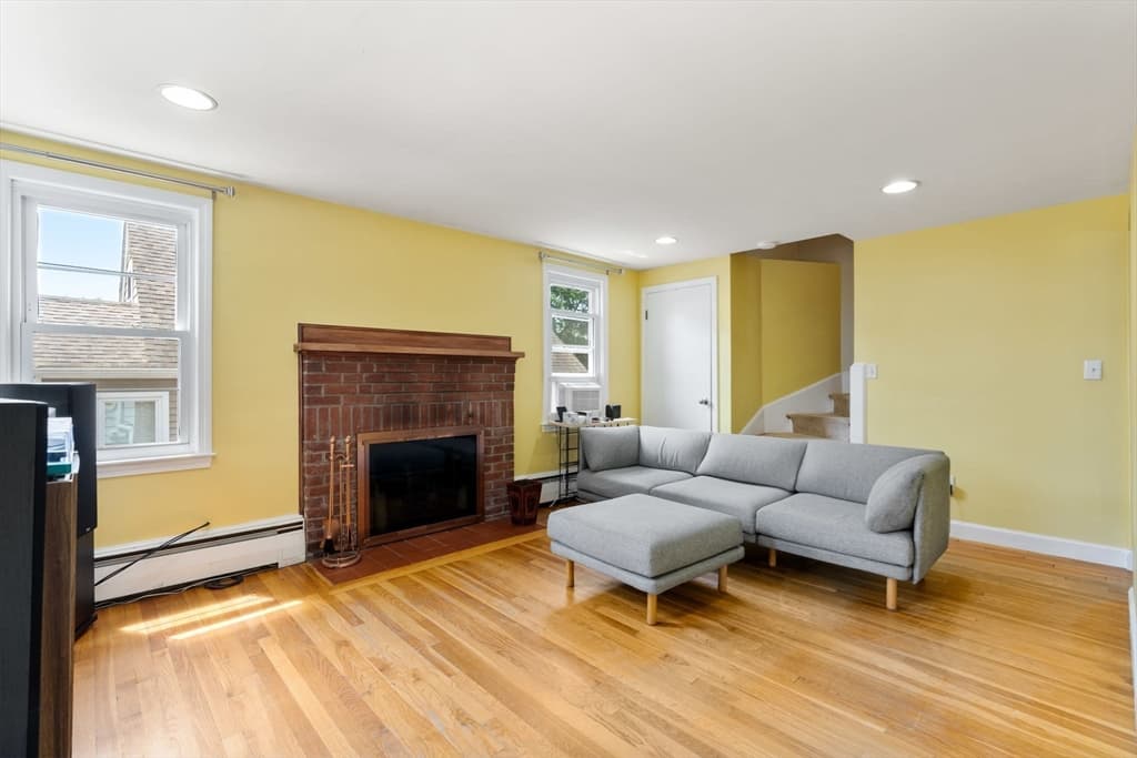 195 Glenellen Rd, Boston MA 02132 photo 3
