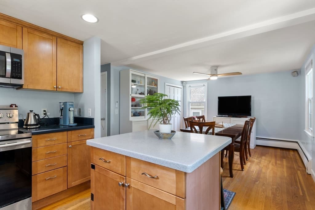 195 Glenellen Rd, Boston MA 02132 photo 9