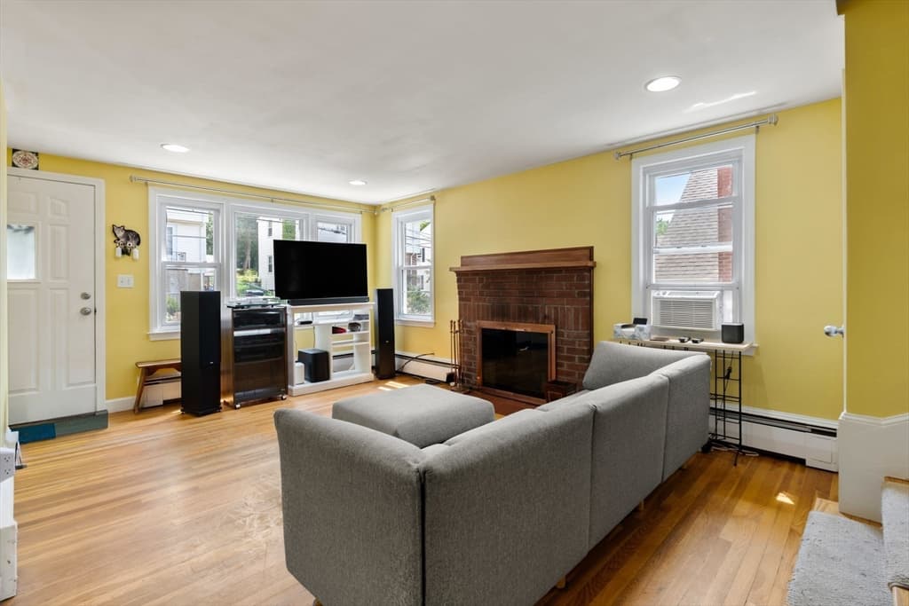 195 Glenellen Rd, Boston MA 02132 photo 4
