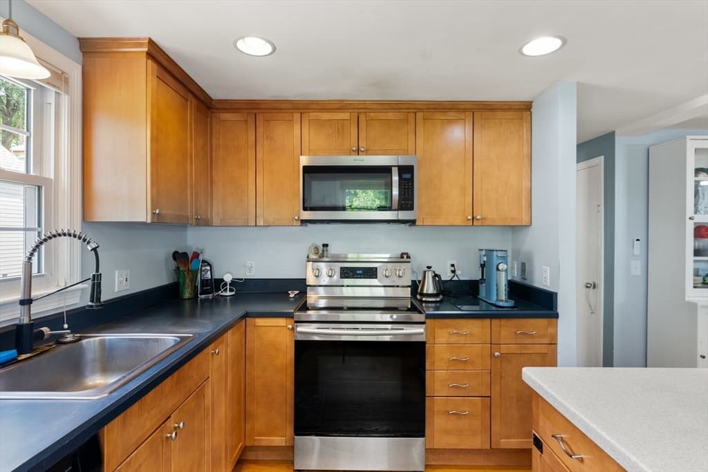195 Glenellen Rd, Boston MA 02132 photo 8