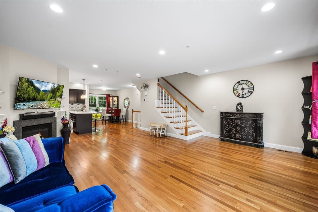 11 Railroad Ave # 7, North Reading MA 01864 photo 4
