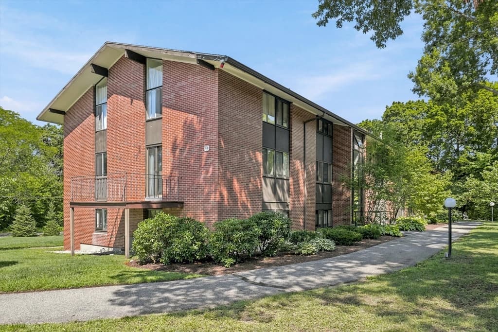 Condominium at 3 Longwood Dr # 103, Andover MA 01810, Andover, photo 3 of 29