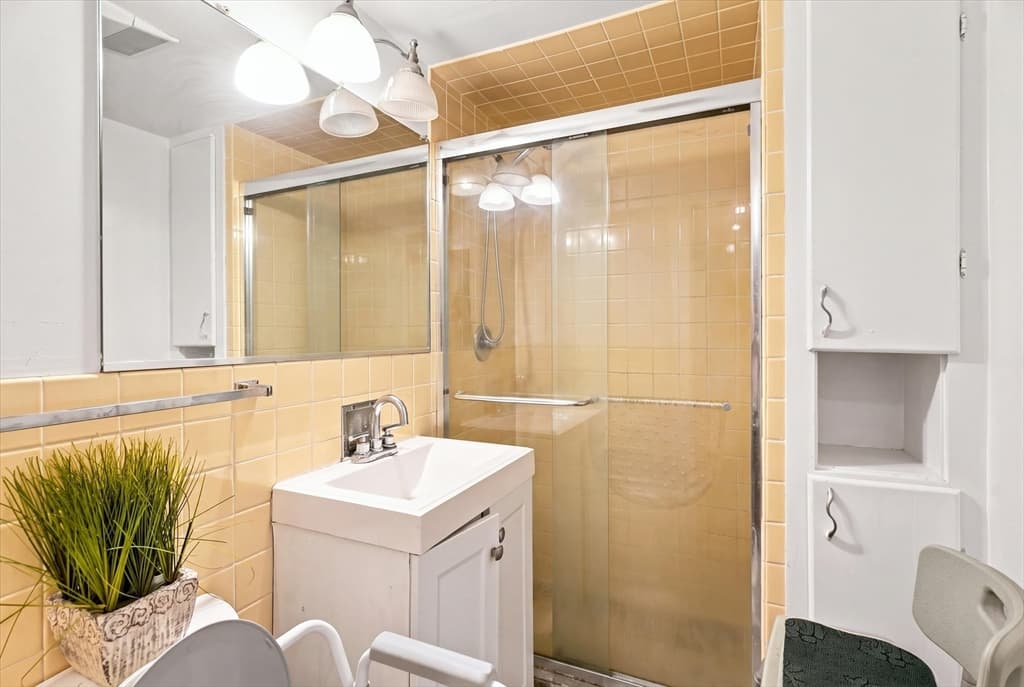 Condominium at 3 Longwood Dr # 103, Andover MA 01810, Andover, photo 19 of 29