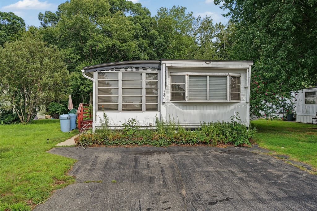 121 Mayflower Ave, Taunton MA 02780 photo 2