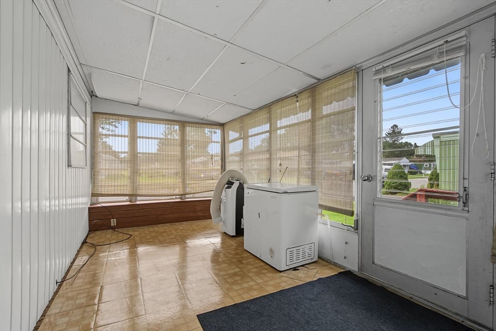 121 Mayflower Ave, Taunton MA 02780 photo 4
