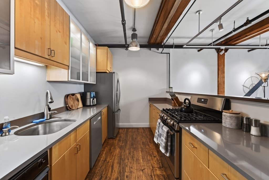 881 E 1st St # 203, Boston MA 02127 photo 8