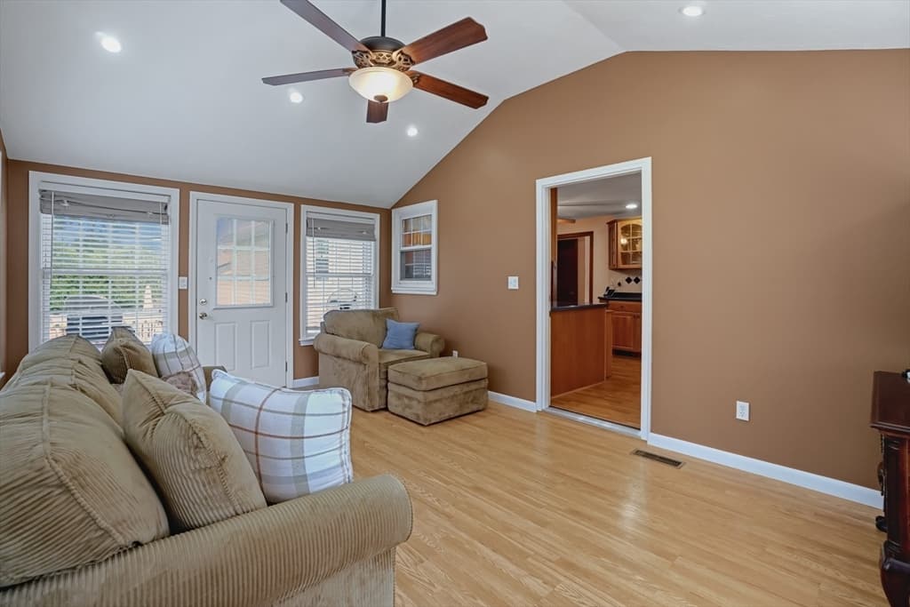 25 Jionzo Rd, Milford MA 01757 photo 13