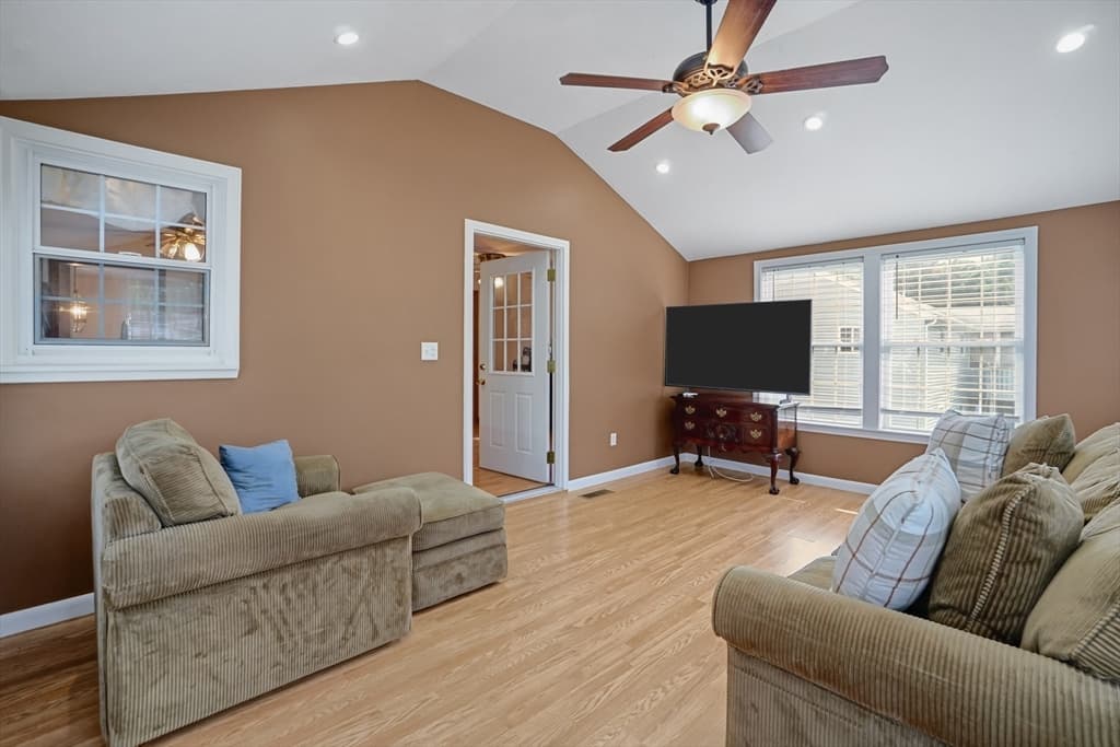 25 Jionzo Rd, Milford MA 01757 photo 12