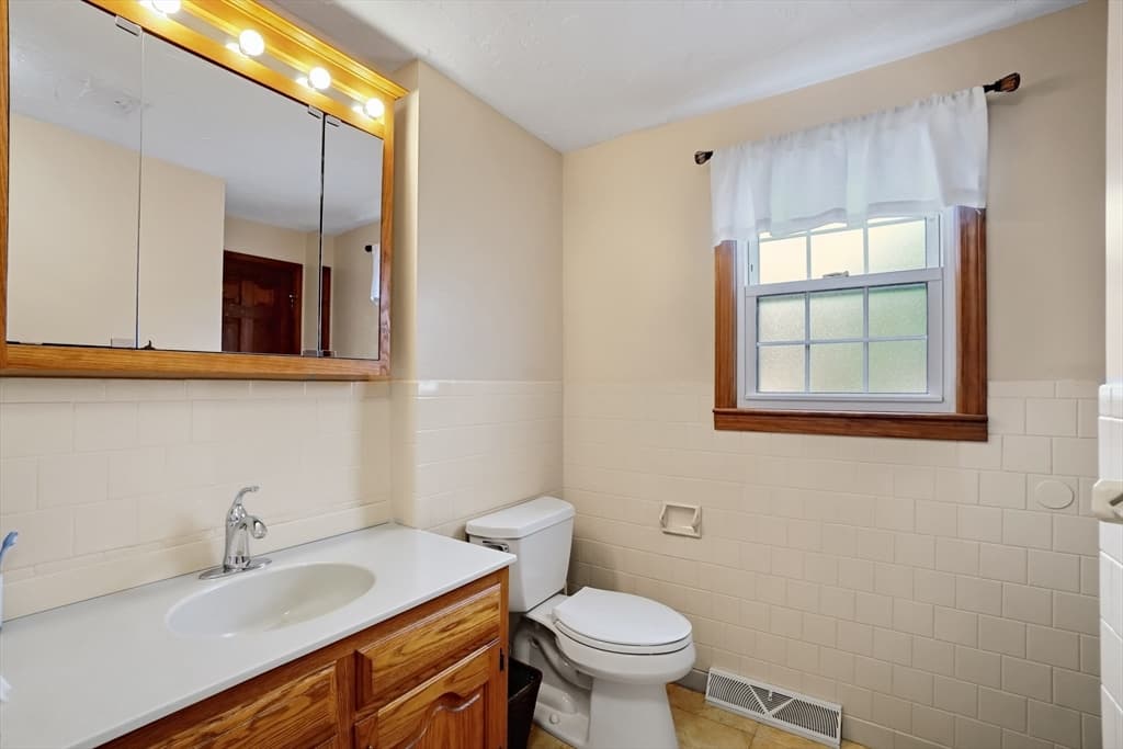 25 Jionzo Rd, Milford MA 01757 photo 22