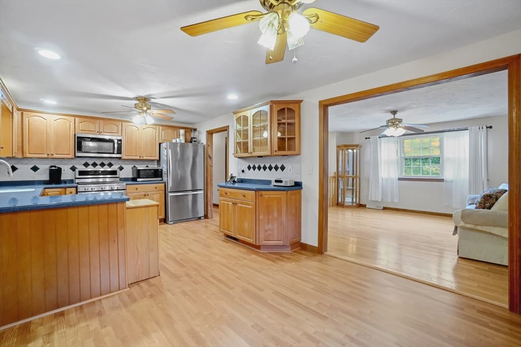 25 Jionzo Rd, Milford MA 01757 photo 5