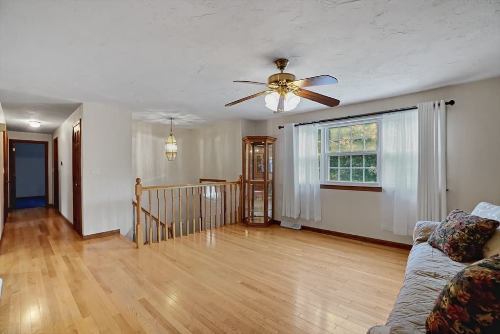 25 Jionzo Rd, Milford MA 01757 photo 9
