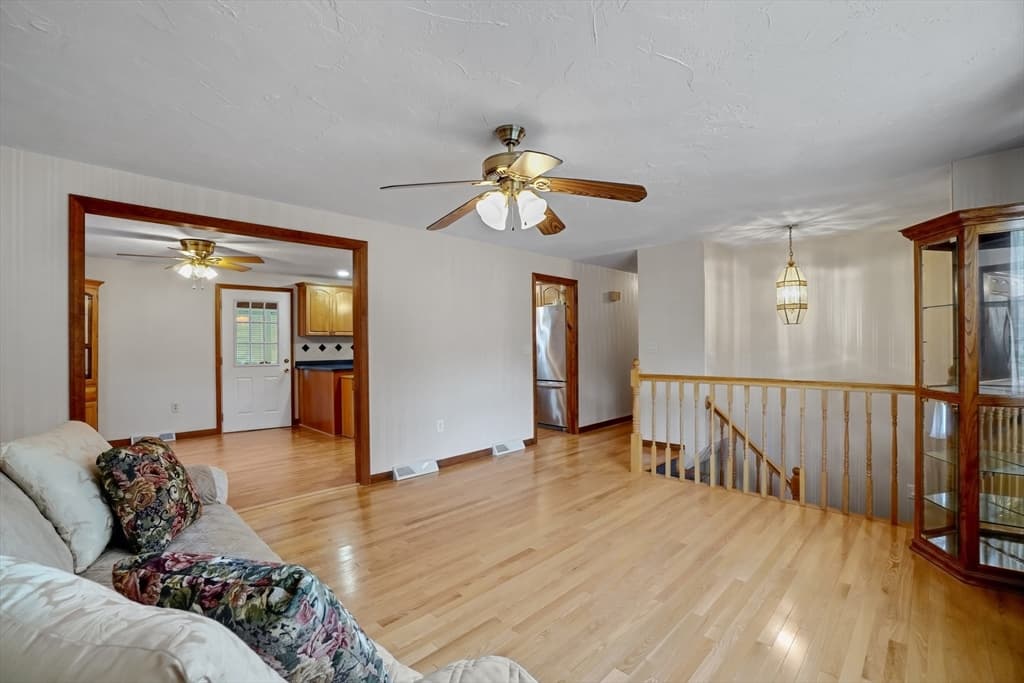 25 Jionzo Rd, Milford MA 01757 photo 10