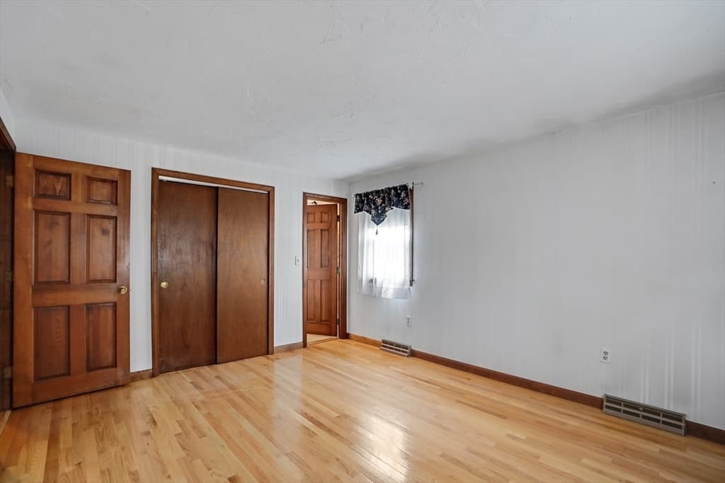 25 Jionzo Rd, Milford MA 01757 photo 15