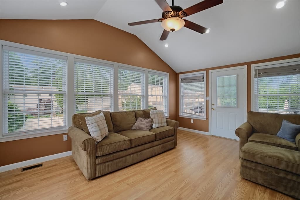 25 Jionzo Rd, Milford MA 01757 photo 11
