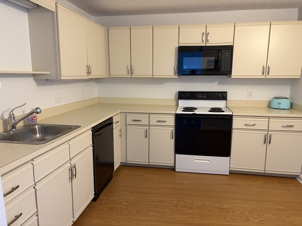 121 Nantasket Ave # 208, Hull MA 02045 photo 9