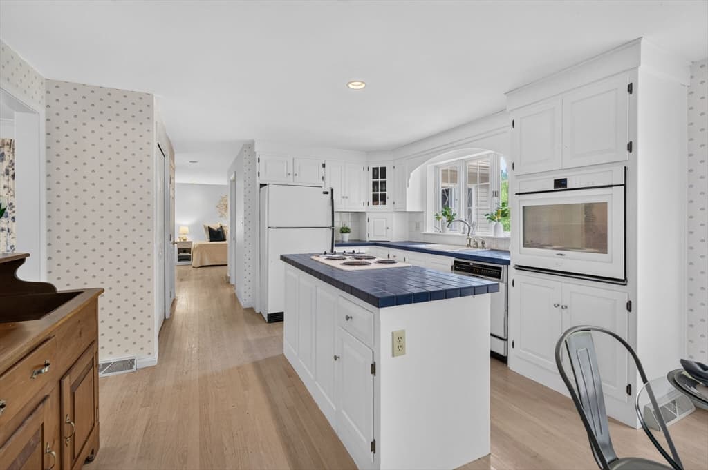 36 Woodland Rd, Andover MA 01810 photo 8
