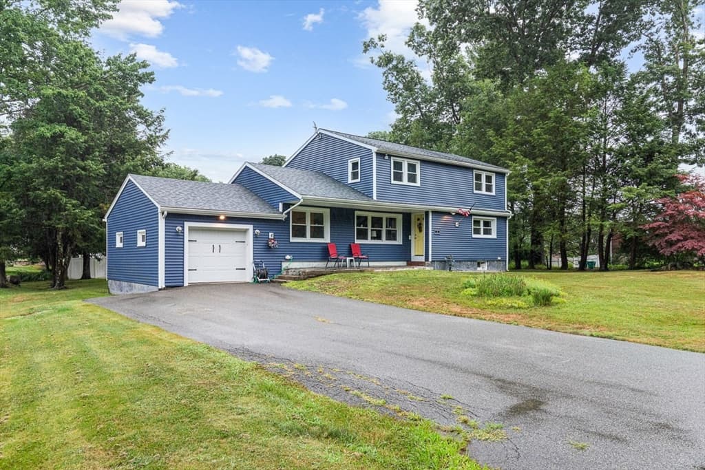 3 Grant Rd, Easton MA 02375