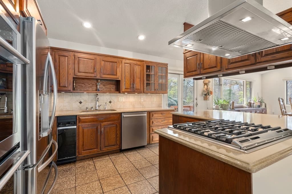 16 Wadsworth Ln, Dartmouth MA 02748 photo 9