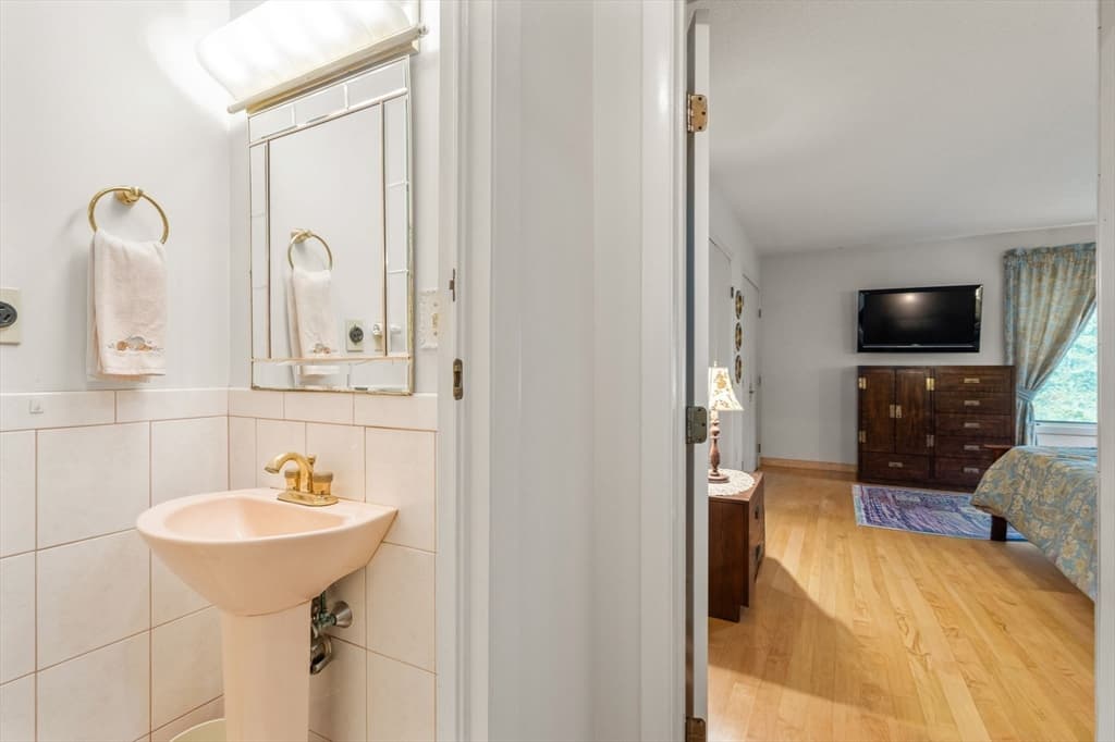 16 Wadsworth Ln, Dartmouth MA 02748 photo 11