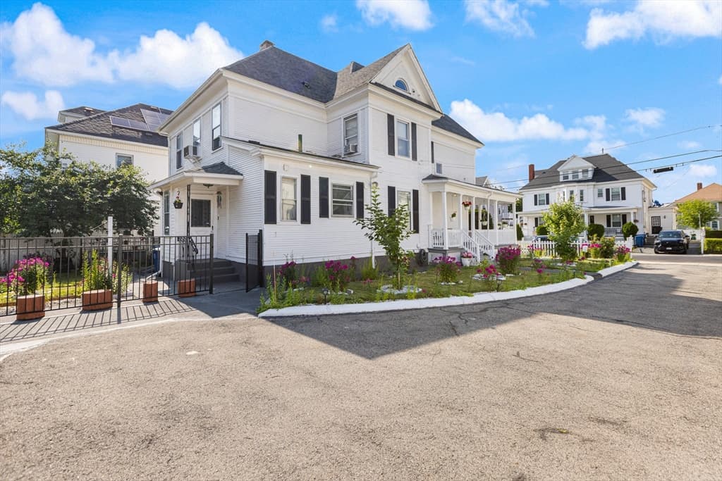 16 Logan St, Lawrence MA 01841 photo 2