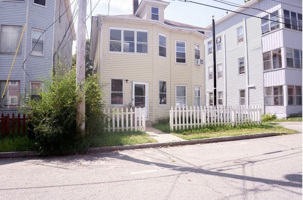 18 Knowlton St, Gardner MA 01440 photo 2
