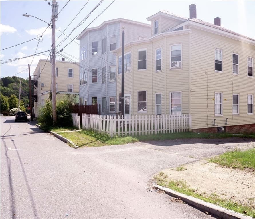 18 Knowlton St, Gardner MA 01440 photo 3
