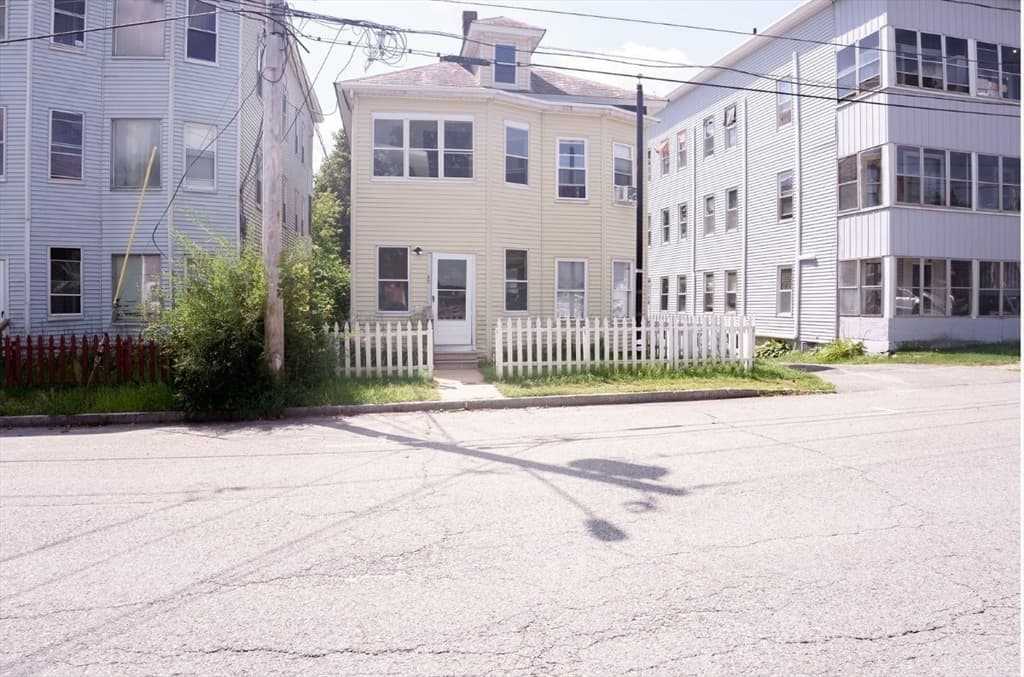 18 Knowlton St, Gardner MA 01440