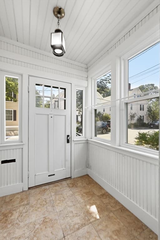 16 Collins St, Newburyport MA 01950 photo 2