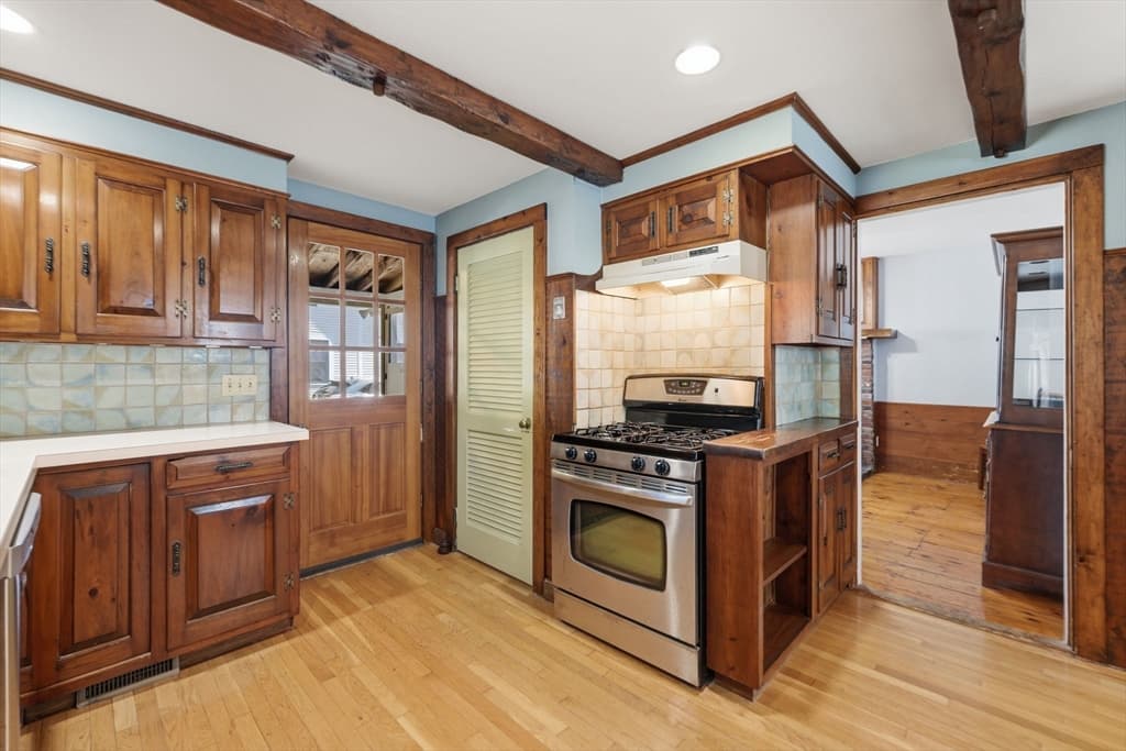 16 Collins St, Newburyport MA 01950 photo 6