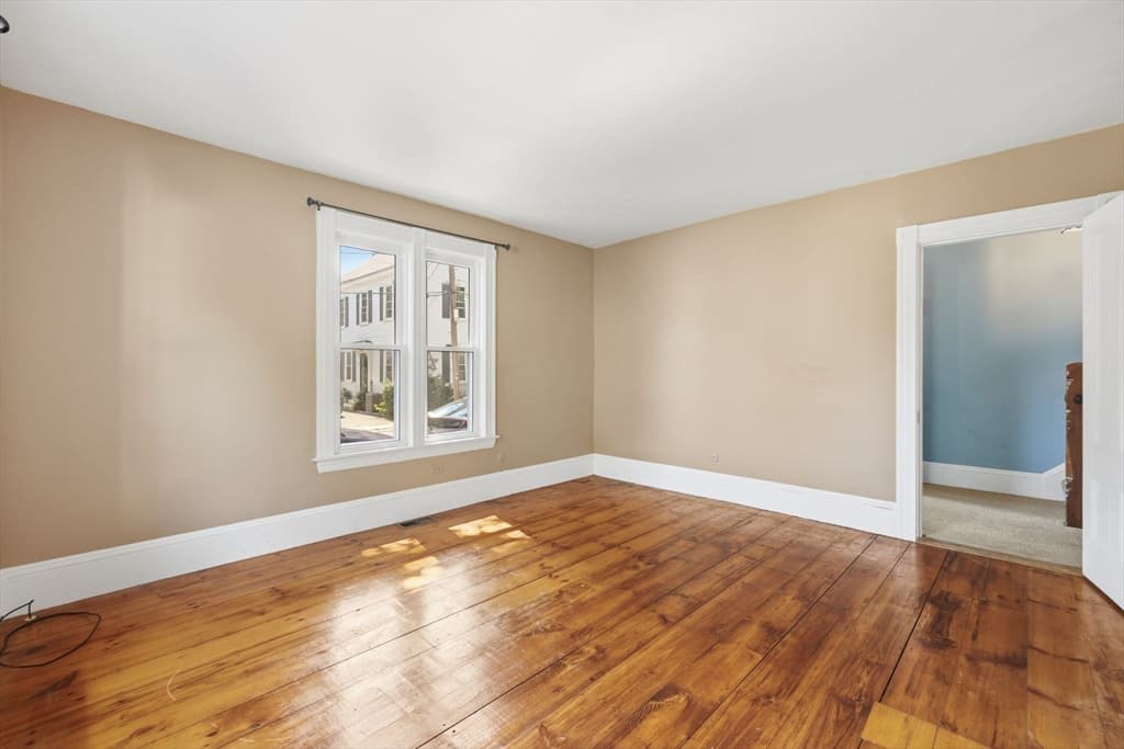 16 Collins St, Newburyport MA 01950 photo 4