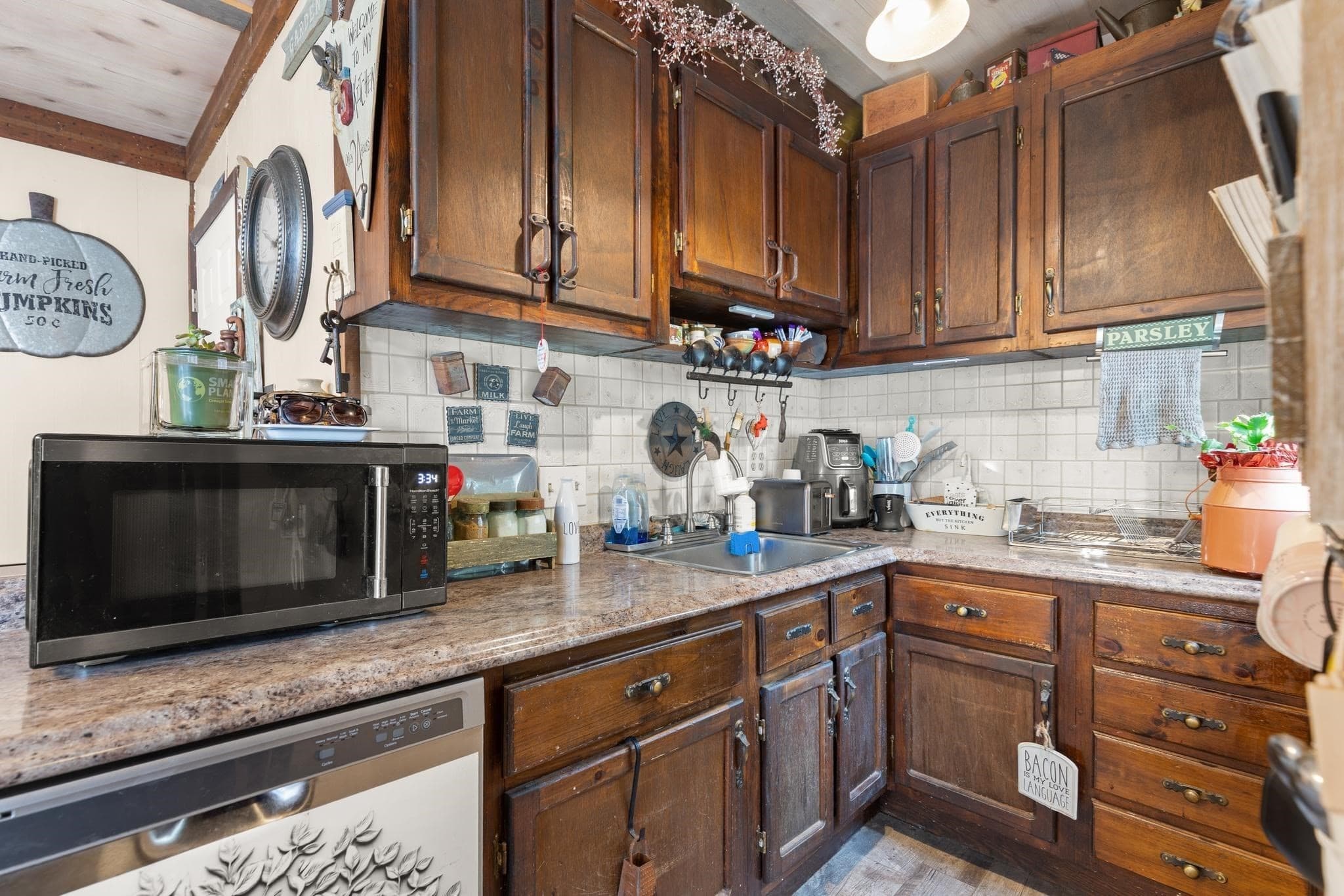 Single Family Residence at 9 Norcross St, Worcester MA 01602, Worcester, photo 12 of 25