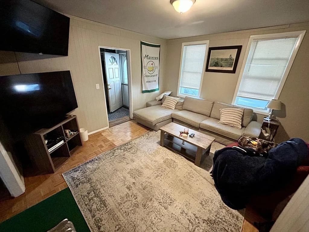 401 W 4th St, Boston MA 02127 photo 3