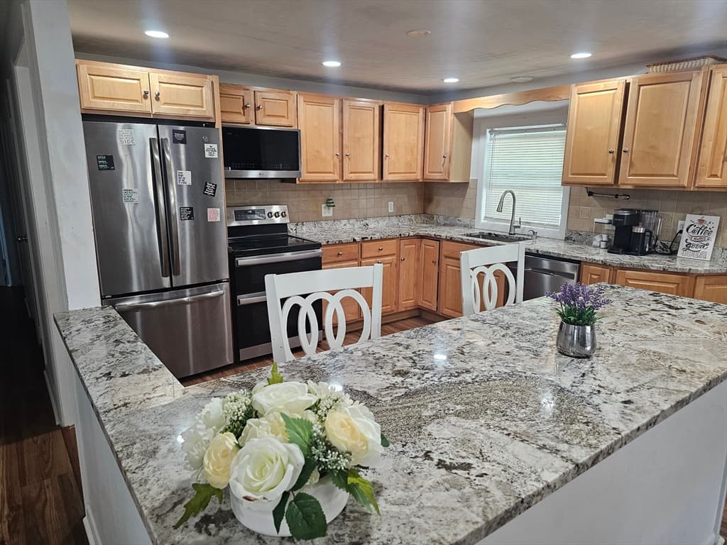 10 Marmion Ave, Worcester MA 01606 photo 2