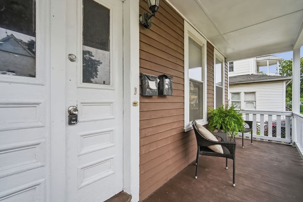 26 Hebron St, Springfield MA 01107 photo 3
